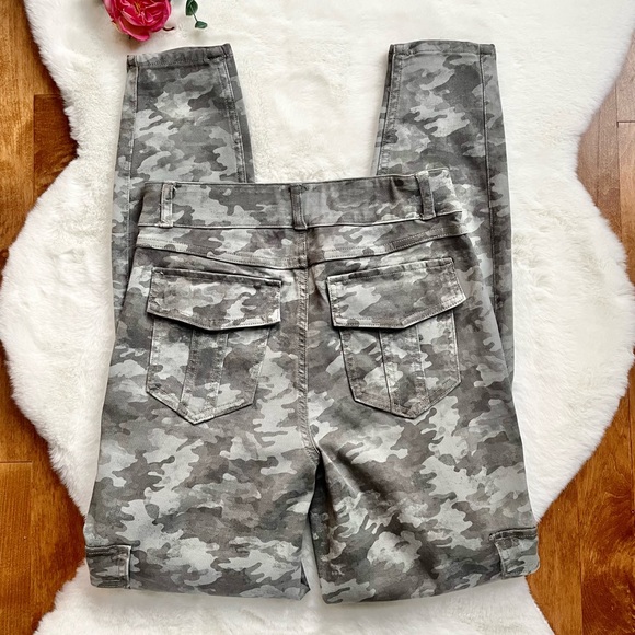 New with tags SPANX STRETCH TWILL ANKLE CARGO PANT STONE WASH CAMO SZ Medium - Picture 6 of 7